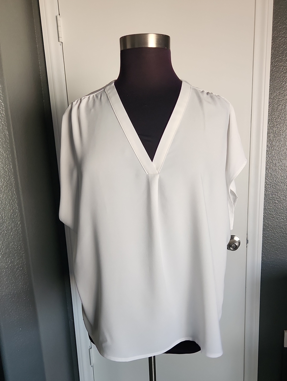 Banana Republic White V-Neck Blouse